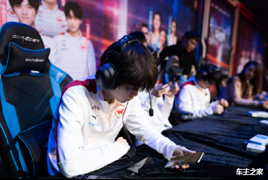 在今日LCS季后赛阶段，C9以3-0横扫FLY挺进决赛，并成功拿到了LCS联赛的第一个2023MSI名额